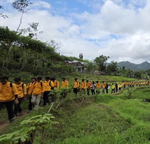 Menjelajahi Laboratorium Alam: Cerita dari Kuliah Lapangan Geologi Karangsambung 2025
